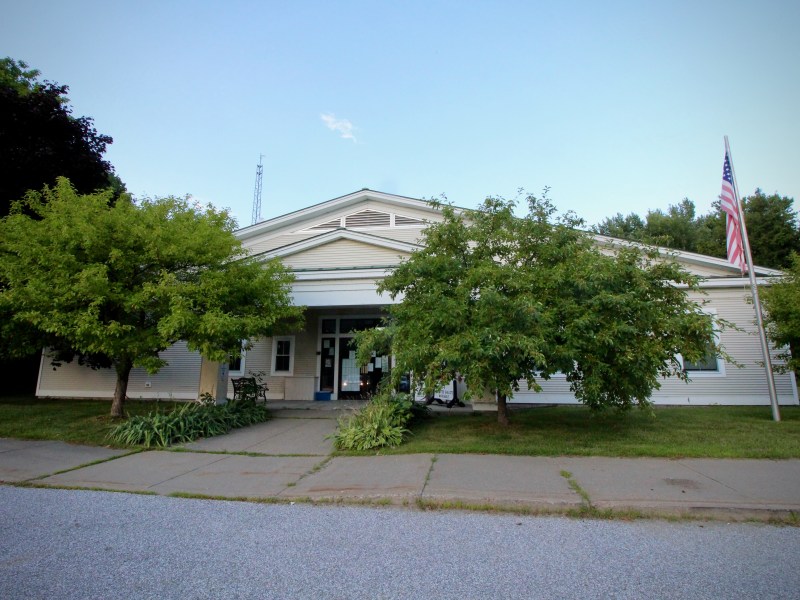 The exterior of a municipal office.